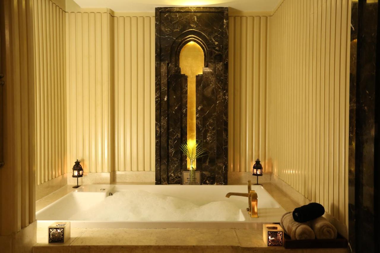 Crowne Plaza Mayur Vihar Noida By Ihg 5* New Delhi