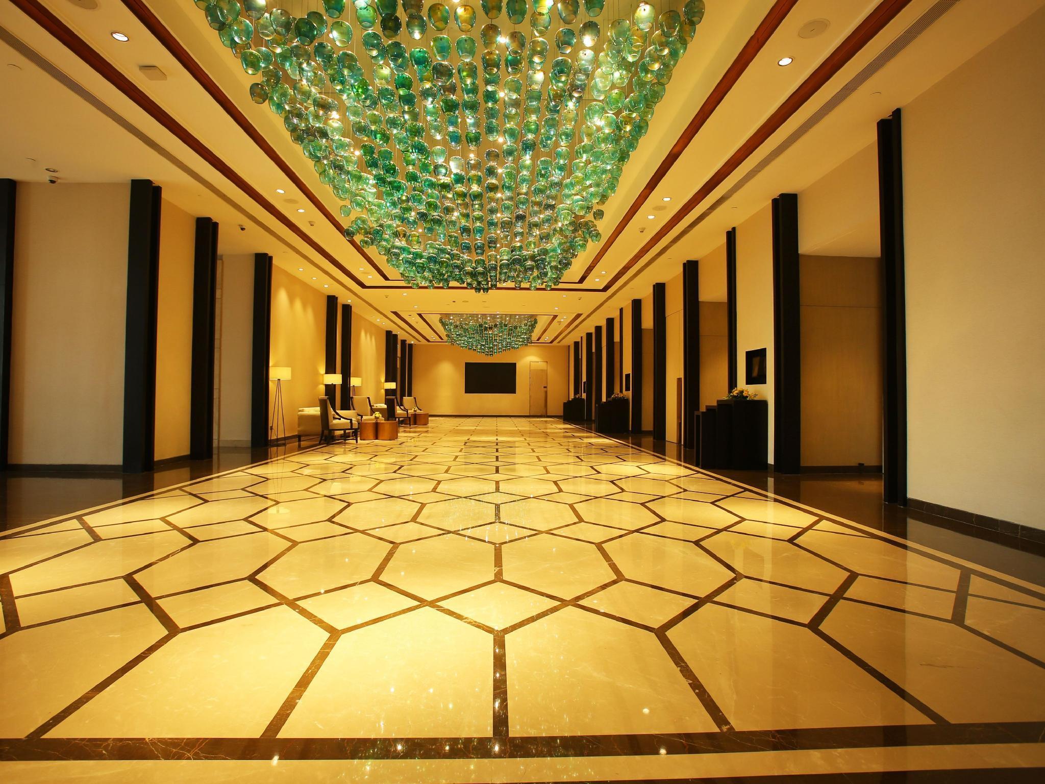 Hotel Crowne Plaza Mayur Vihar Noida By Ihg