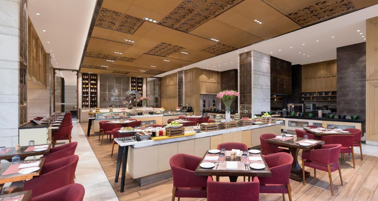 Crowne Plaza Mayur Vihar Noida By Ihg 5* New Delhi