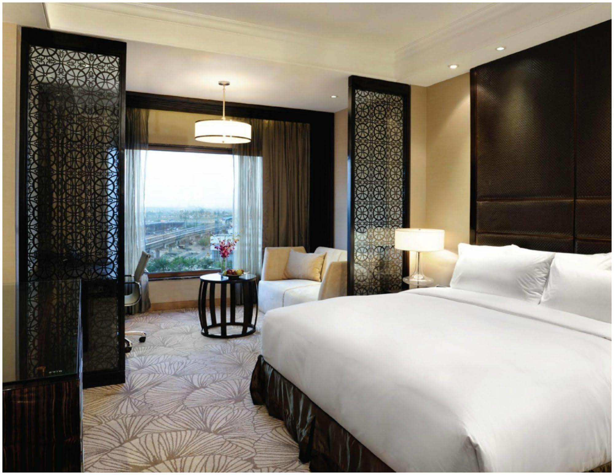 Hotel Crowne Plaza Mayur Vihar Noida By Ihg 5*