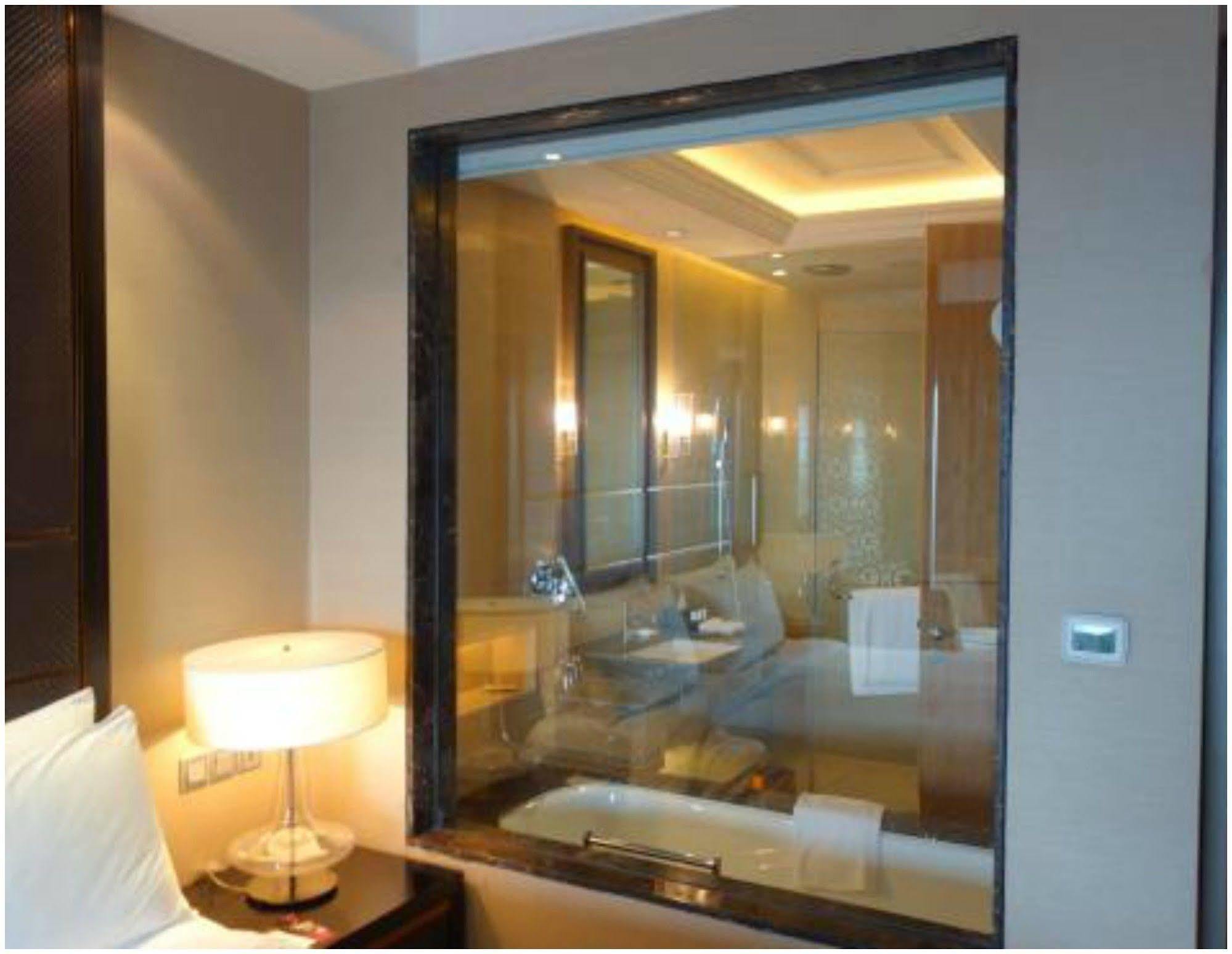Crowne Plaza Mayur Vihar Noida By Ihg Hotel