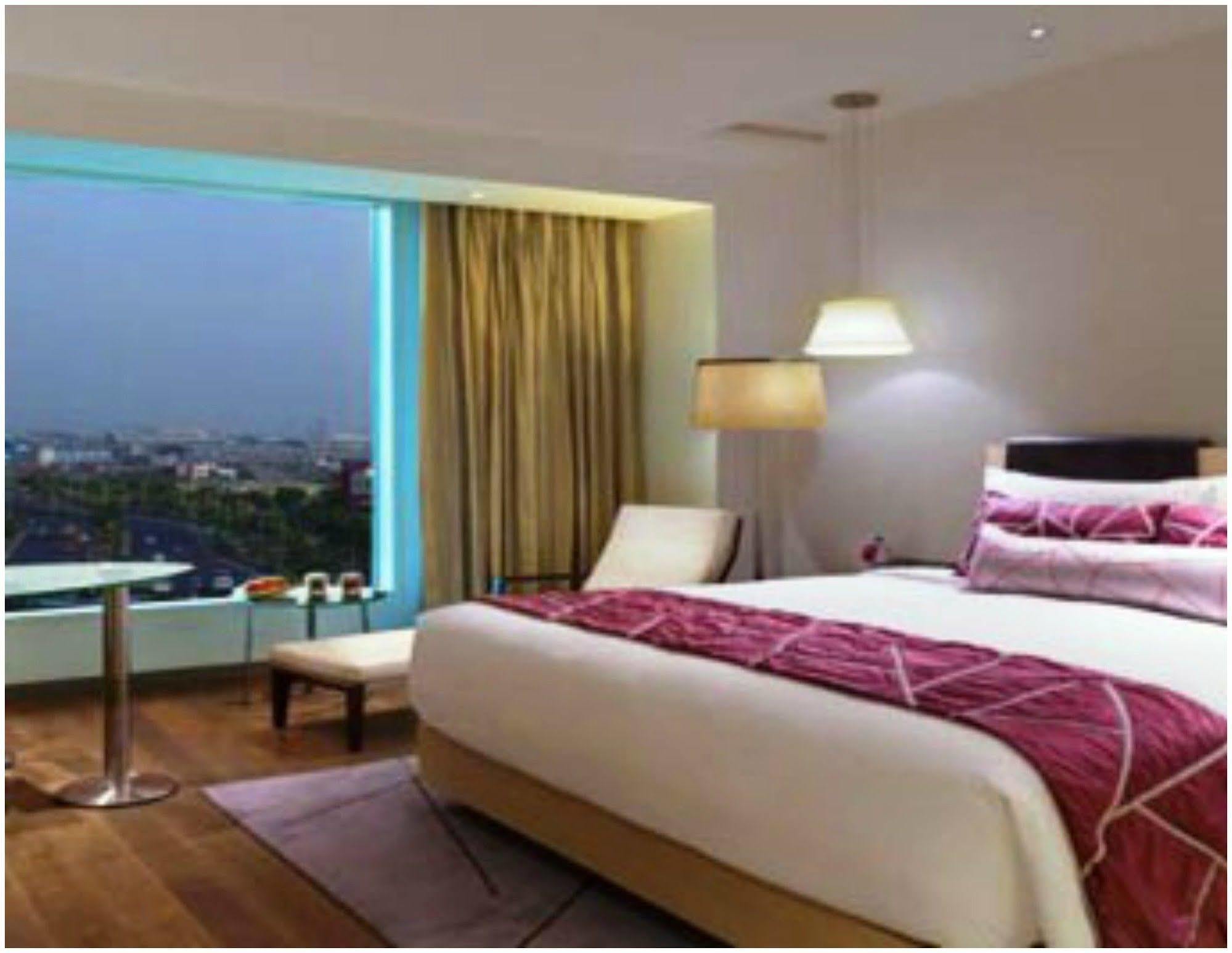 Crowne Plaza Mayur Vihar Noida By Ihg Hotel 5*